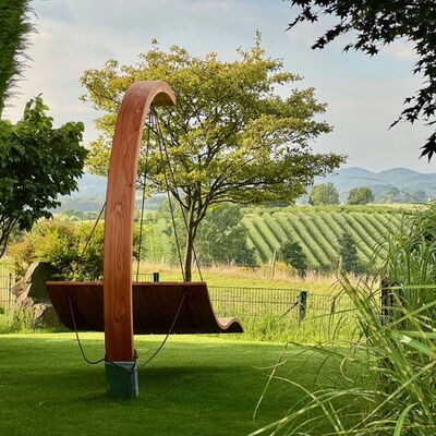 Ein Waldsofa in den Weinbergen